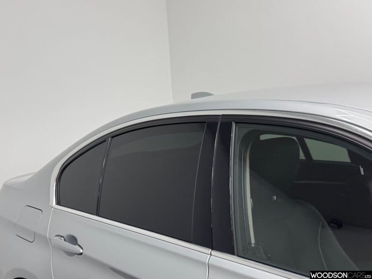 2016 BMW 3 Series 2.0 320i Luxury Saloon 4dr Petrol Auto xDrive Euro 6 (s/s) (184 ps) Saloon Petr...