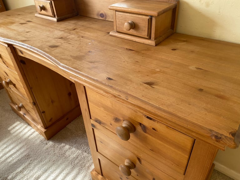 Dressing table 