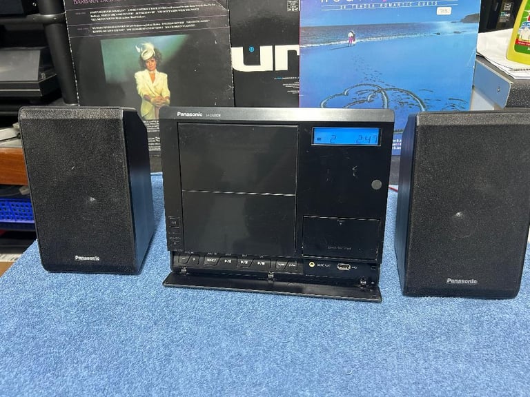 Panasonic SA-EN38 Stereo DAB / FM / CD / USB with Speakers