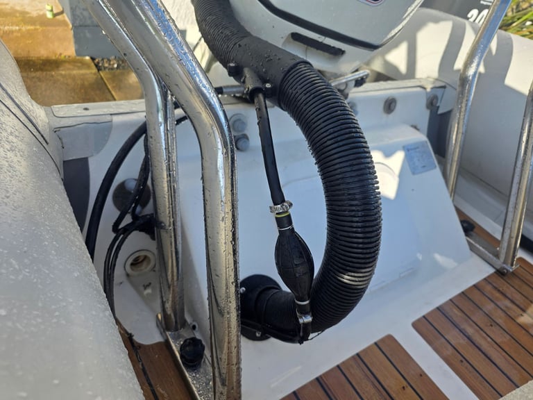 Valiant 520 rib