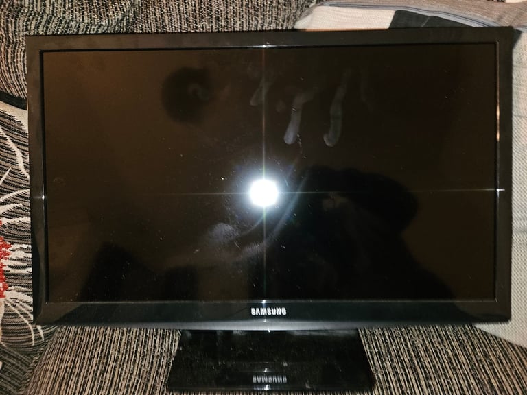 Samsung 24"smart tv