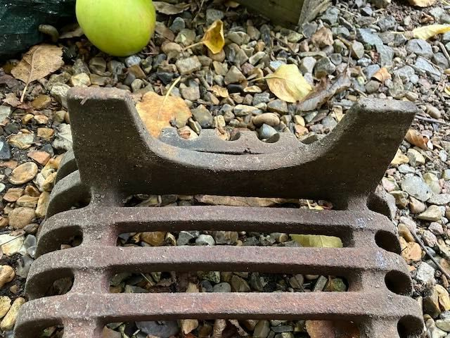 Fire grate or log pit 