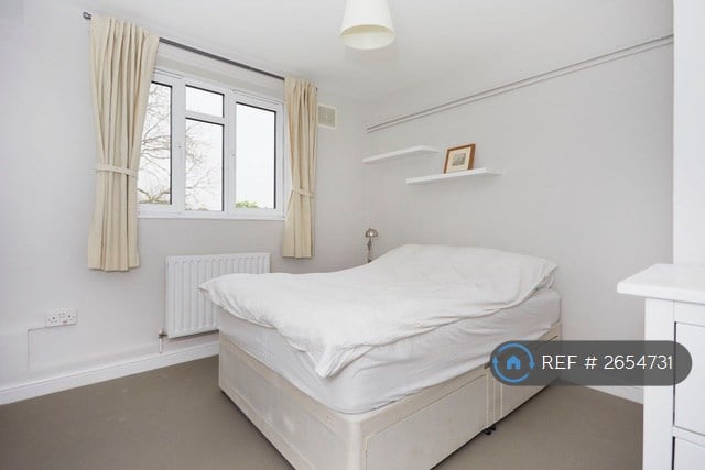 2 bedroom flat in Dan Bryant House, London, SW12 (2 bed) (#2654731)
