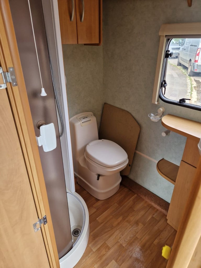 Swift charisma 560 2006 