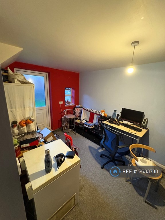 2 bedroom flat in Snape Close, Hamilton, Leicester, LE5 (2 bed) (#2633788)