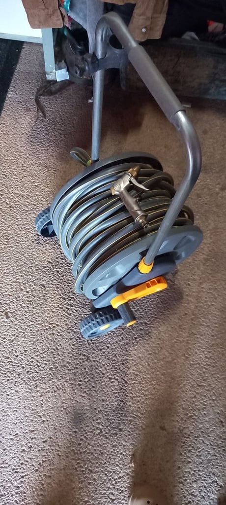 image for Reinforced hose on reel with metal spray gun