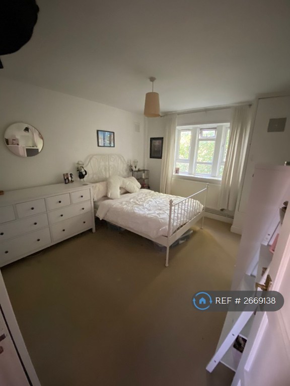 2 bedroom flat in Nunhead Lane, London, SE15 (2 bed) (#2669138)