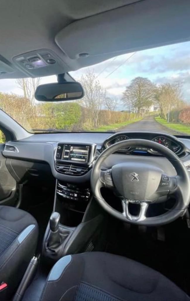 Peugeot, 208, Hatchback, 2014, Manual, 1199 (cc), 5 doors