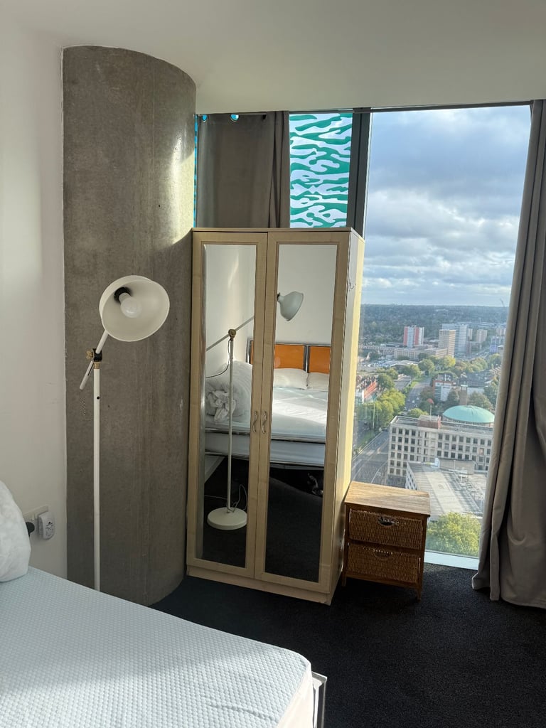 Modern Double Room in the Heart of Birmingham City Centre – All Bills Included!