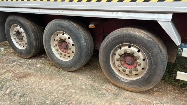 2010 Crane Fruehauf 63 yard, Tri-axle smoothside alloy tipper.