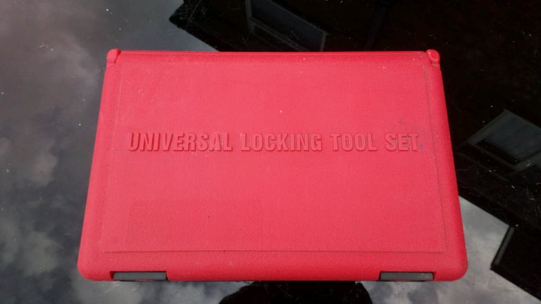 Universal locking clamp, with extra jaws gripping locking onto oil filters etc.