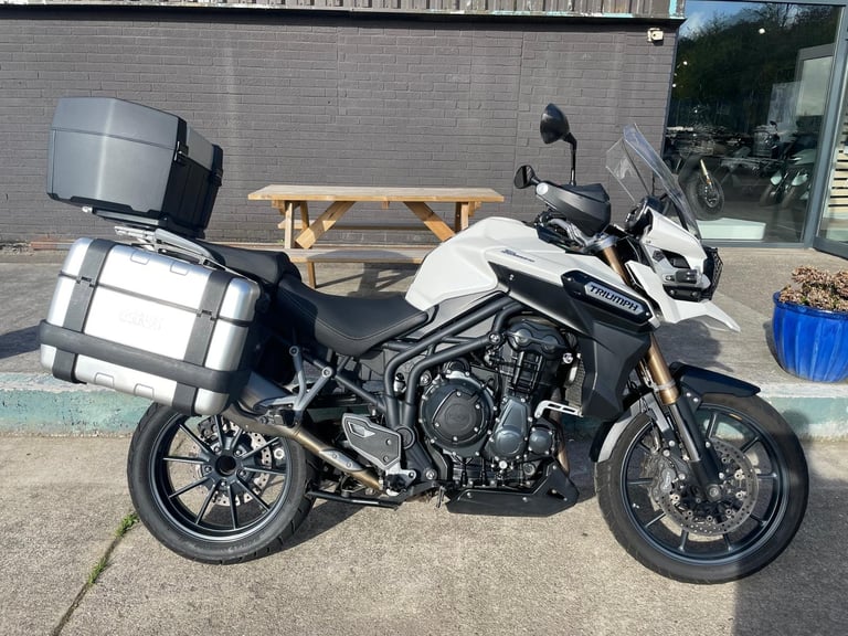 Triumph Tiger 1215 Explorer 2014 in white 