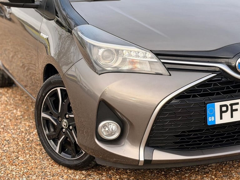 2016 Toyota Yaris 1.5 VVT-h Design E-CVT Euro 6 5dr Hatchback Automatic