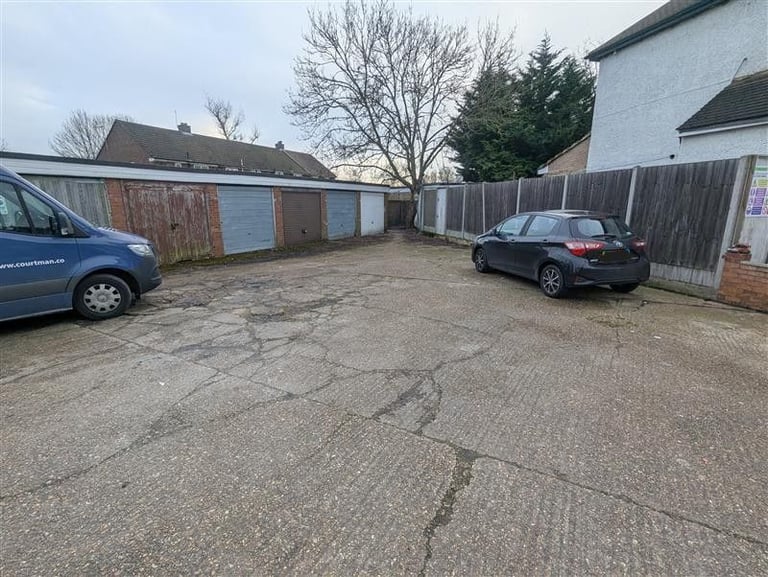 Garage/Parking/Storage to rent: Barnard Gardens off Stratford Road, Hayes UB4 9ER