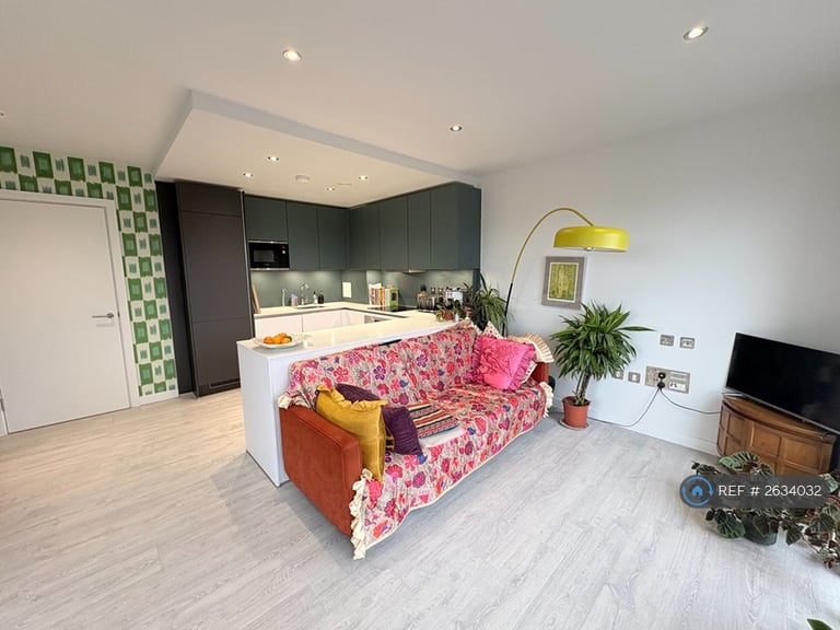 image for 3 bedroom flat in Waterden Raod, London, E20 (3 bed) (#2634032)