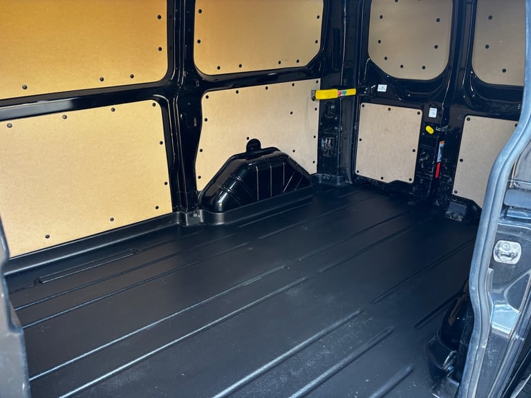 Transit Custom 2.0 EcoBlue Limited Predator Van 