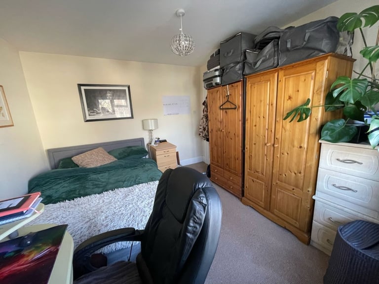 Lovely room to rent in Charminster 