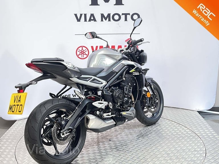 TRIUMPH STREET TRIPLE R - 2023 - 1800 miles