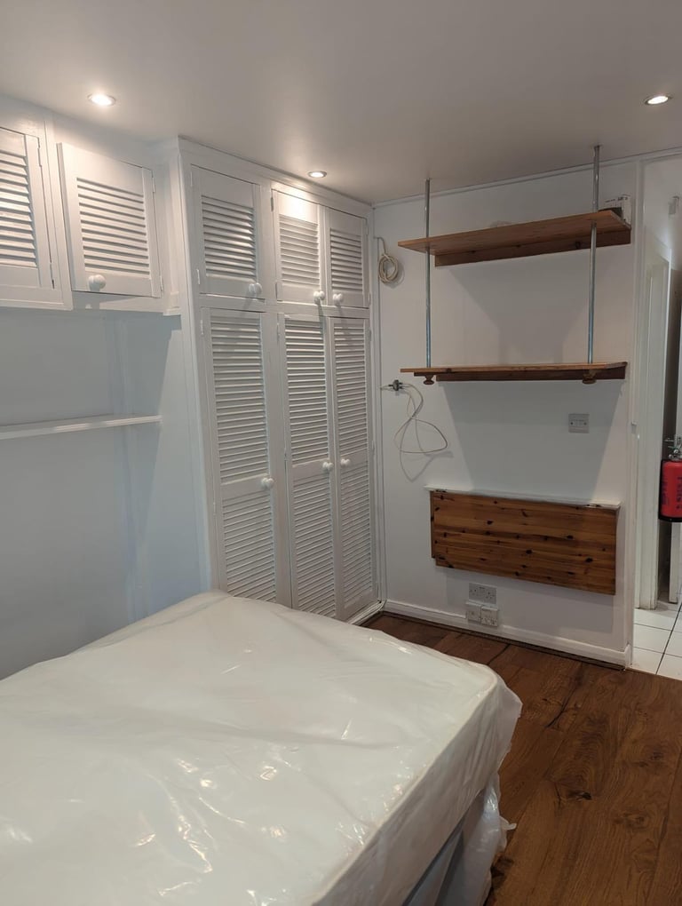 Luxury Furnished Studio Flat with garden and parking  to Let – SE5 