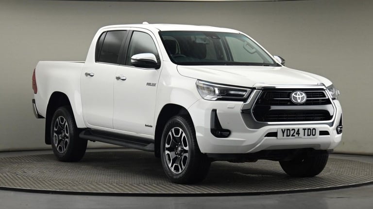 image for 2024 Toyota Hilux 2.8 D-4D Invincible Pickup Double Cab 4dr Diesel Auto 4WD Euro 6 (s/s) (204 Pic...