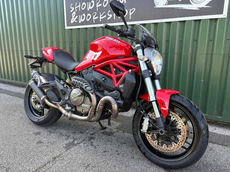 Ducati Monster 821 Red 2014 Termignoni Pipes only 6300 Miles 
