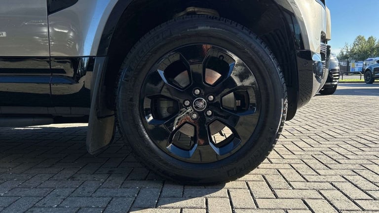 2024 Land Rover Defender 3.0 D250 X-Dynamic HSE 90 3dr Auto ESTATE DIESEL Automatic