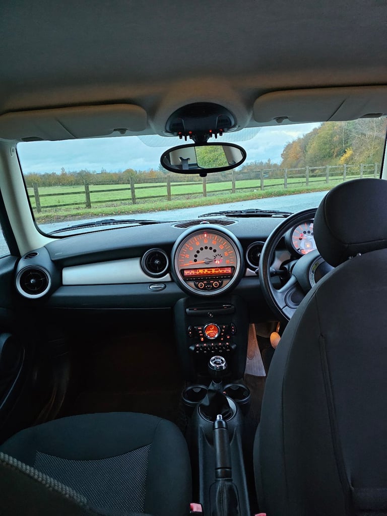 Mini One 1.6 Manual **FRESH MOT GREAT EXAMPLE**