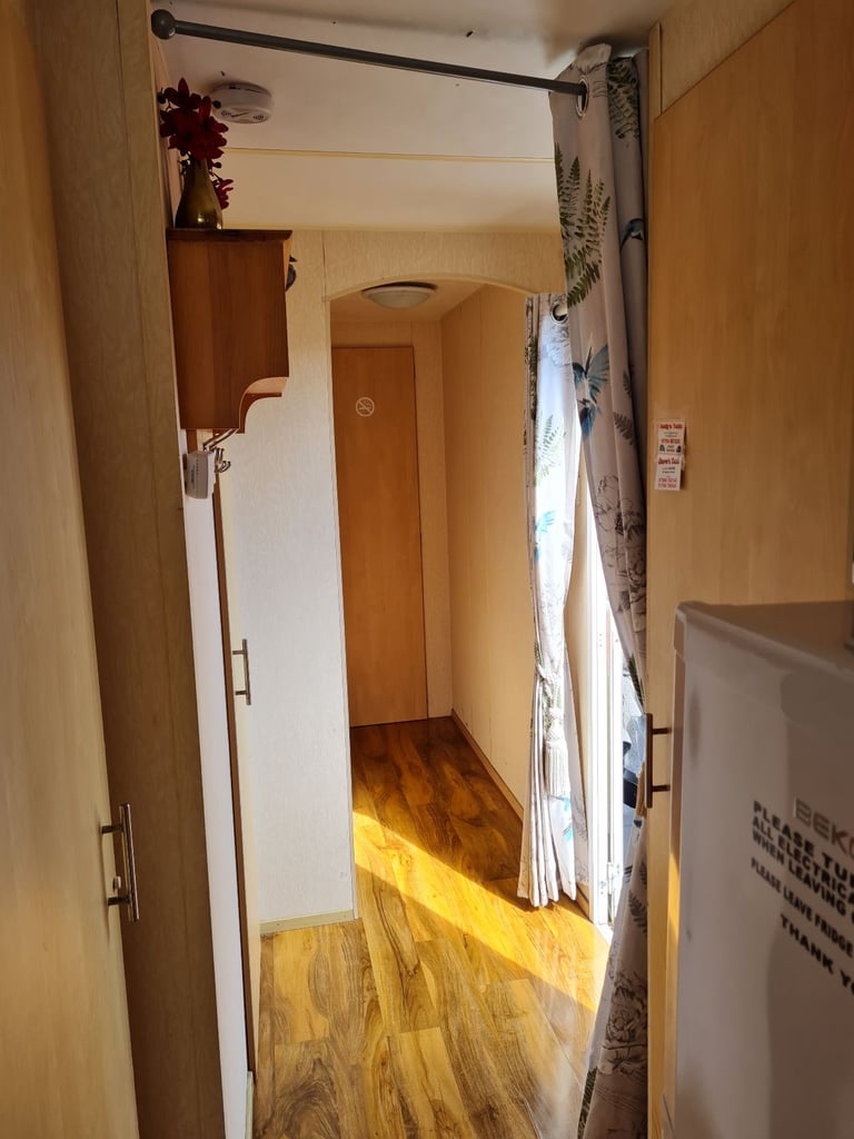 FOR HIRE/RENT/TO LET 8 BERTH 3 BEDROOMED CARAVAN AT CHAPEL ST LEONARDS SKEGNESS (NOT INGOLDMELLS)