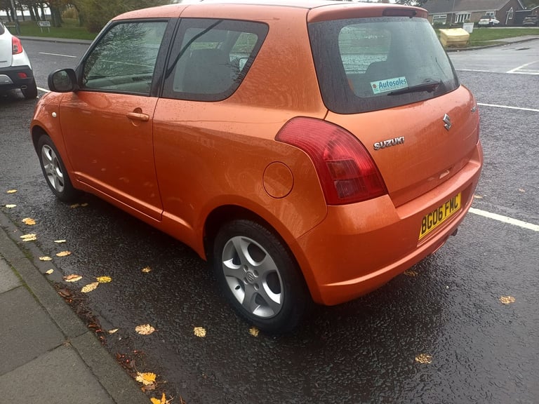 SUZUKI SWIFT 1.3 GL VERY LOW MILES BEAUTIFUL CONDITION 2 KEYS SERVICE HISTORY