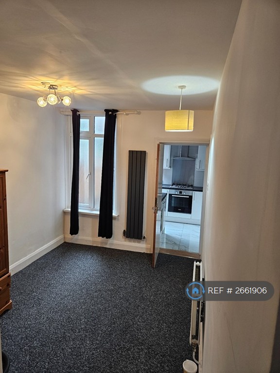 2 bedroom flat in Sangley Road, London, SE25 (2 bed) (#2661906)