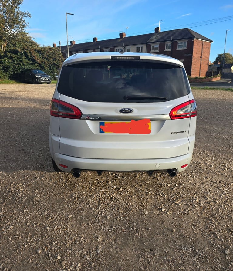 Ford smax turbo in pearlescent white 