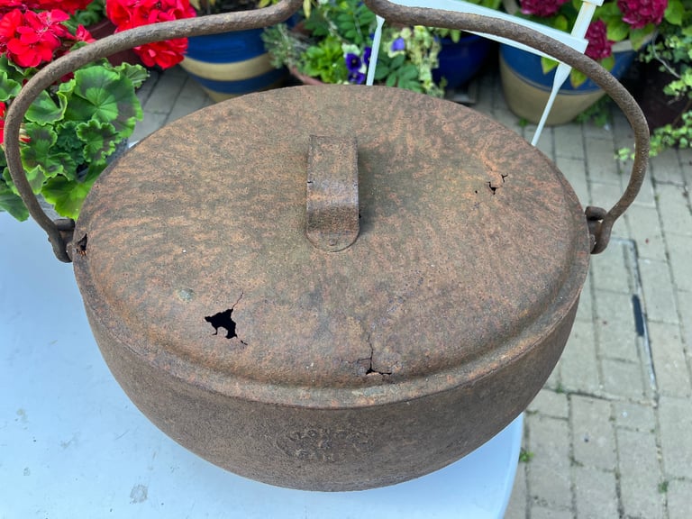 Antique Cast Iron Cooking Pot 