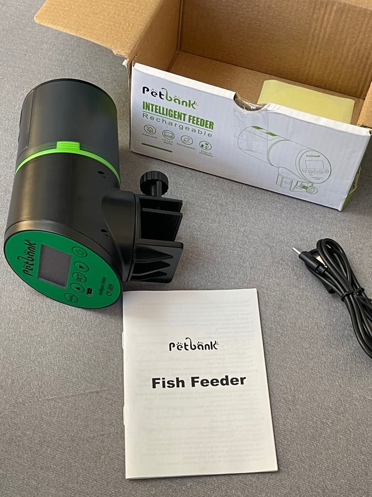 Fish feeder