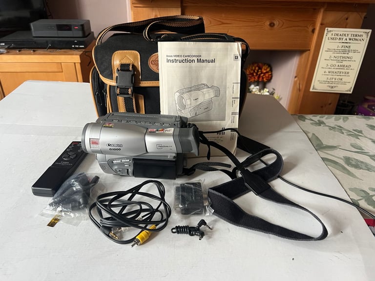 Untested Canon G1000 8mm Video Camcorder & Case