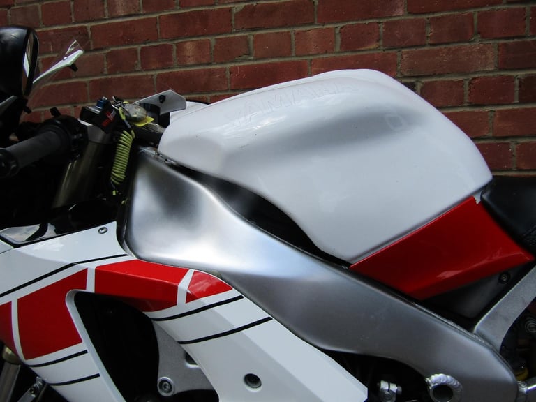 Yamaha YZF R1 1999 MODEL WITH ULEZ CERTIFICATE , SPECIAL PAINT JOB..LOOK ! 