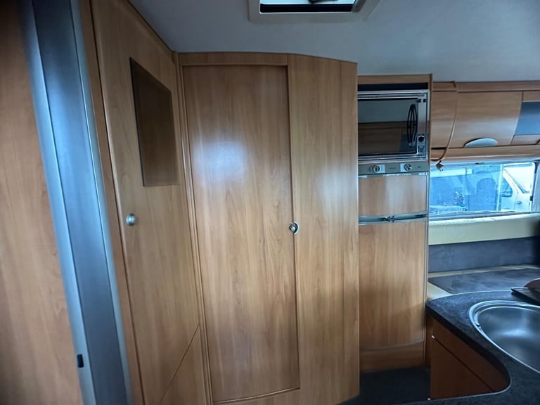 Hymer B544 5 berth  DIESEL MANUAL 2006/06