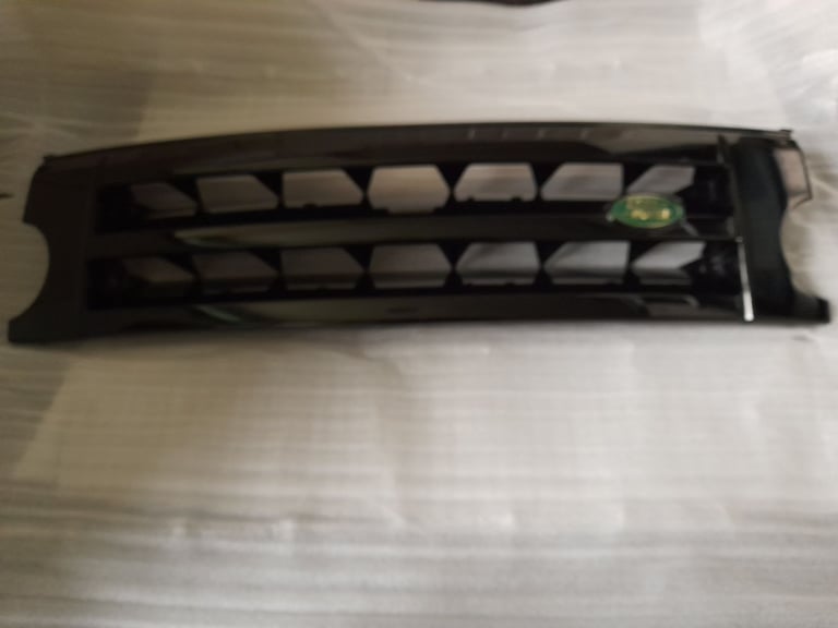 Genuine landrover discovery 3 front grill 