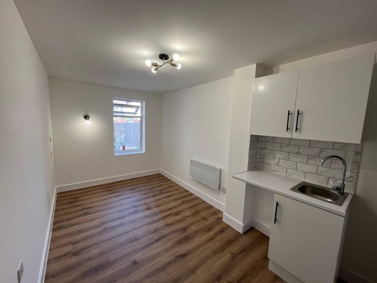 BEDSIT STUIDO PROPERTY PRINCES STREET, SS1 1QA