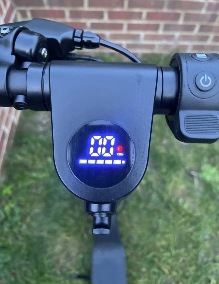 Decent x7 foldable electric scooter with 10” Tyres black