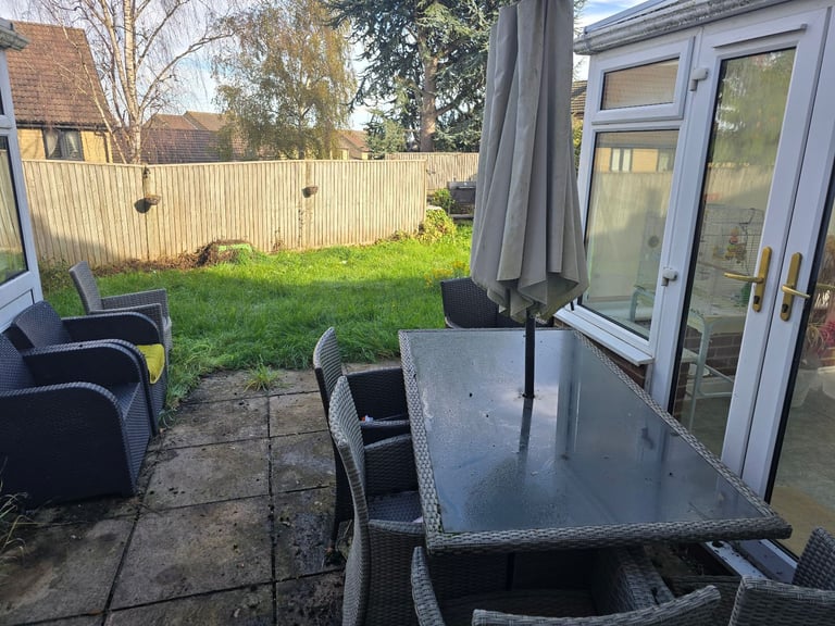 Lovely Room & Flat to rent Highworth Swindon