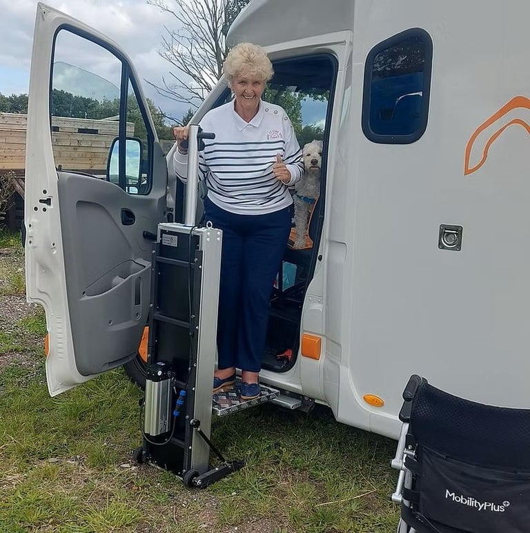 MOTORSTEP MS600 Freedom. Portable Electric Step Lift. with Built-in lithium-ion battery. As New