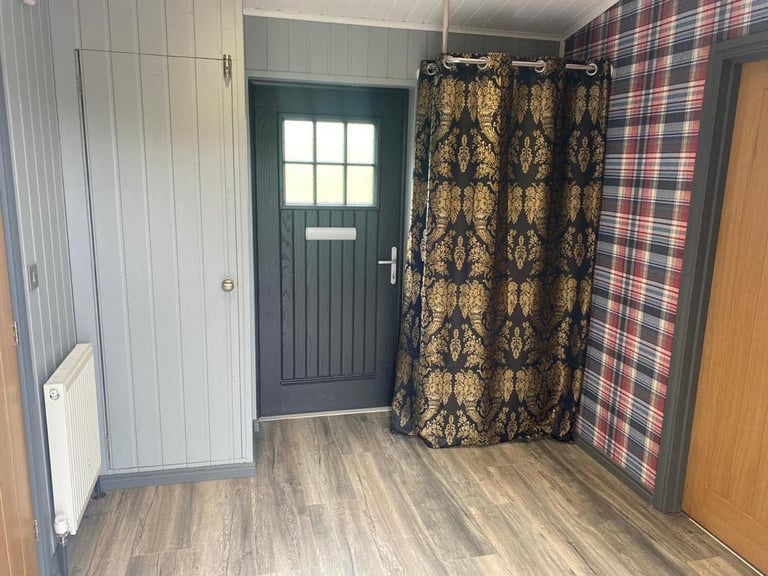 Private Lakeside Cabin Available To Rent