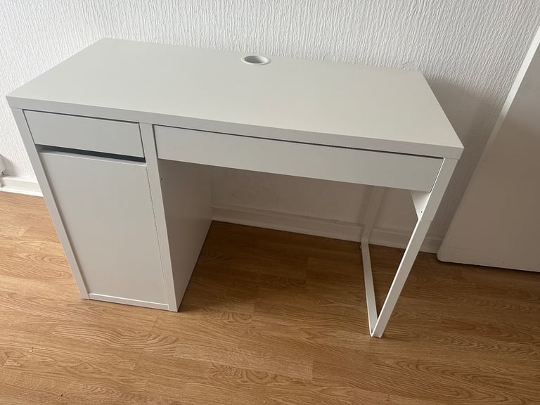 IKEA Micke Desk