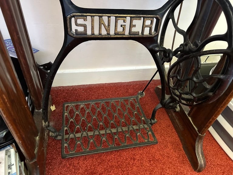 Vintage 1920s Singer Sewing Machine and table
