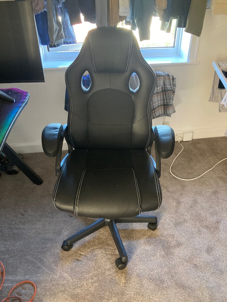 gaming desk and chair