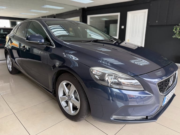 image for Volvo V40 1.6 T3 SE Blue Hatchback 61MPG Sat Nav WARRANTY 12 MONTHS MOT