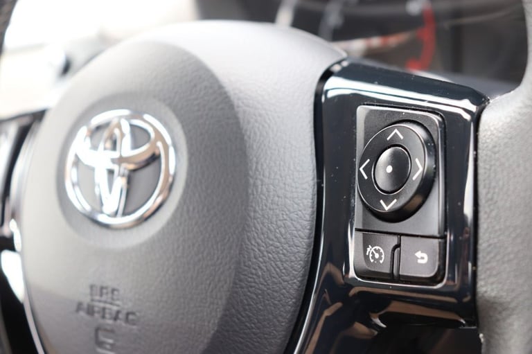 2019 Toyota Yaris 1.5 VVT-i Icon Tech 5dr HATCHBACK PETROL Manual
