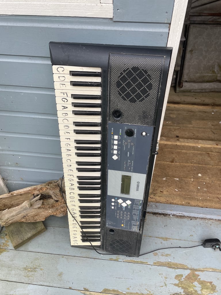image for Yamaha electric organ