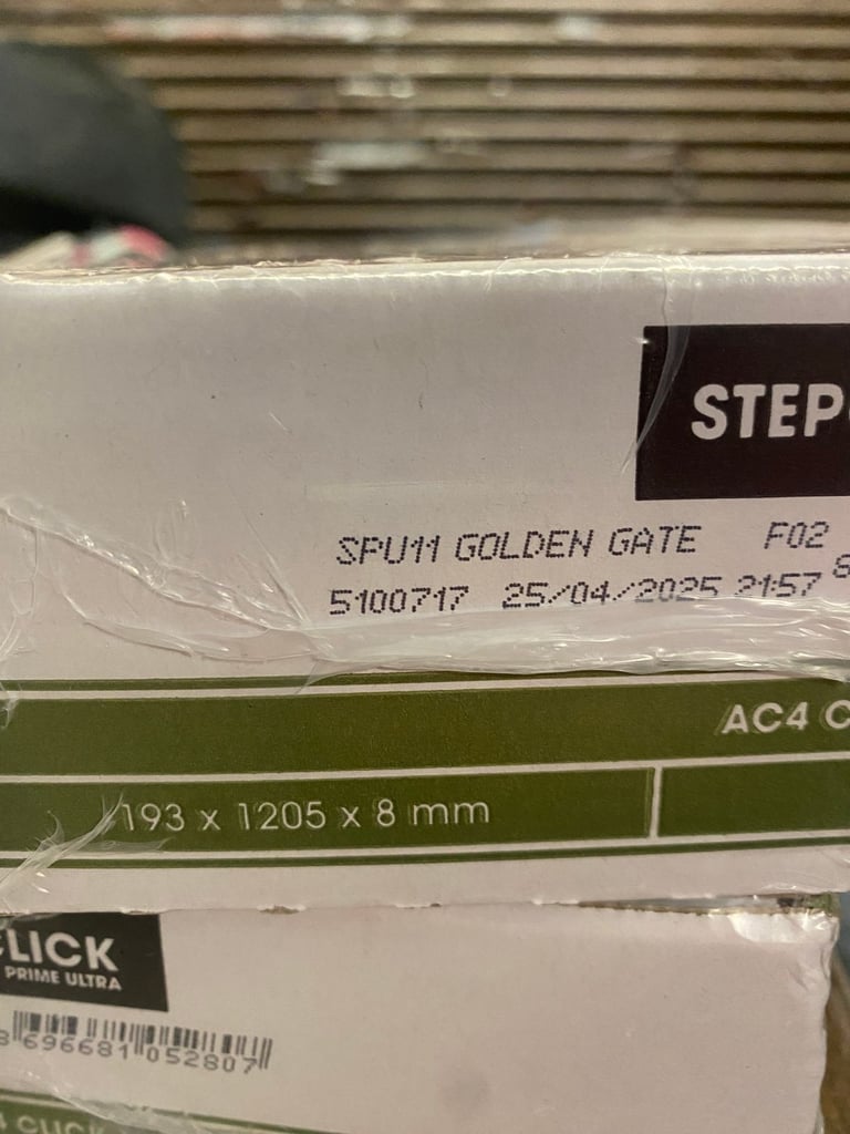 LAMINATE FLOORING £24 PER 1.86m2 PACK (RRP £32). LOCAL DELIVERY OPTION.