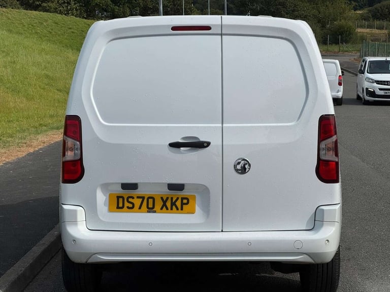 2020 Vauxhall Combo 1.5 Combo 2300 Sportive S/S Panel Van Diesel Manual